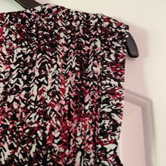 Black, red and white Liz Claiborne top - Picture 6 of 6
